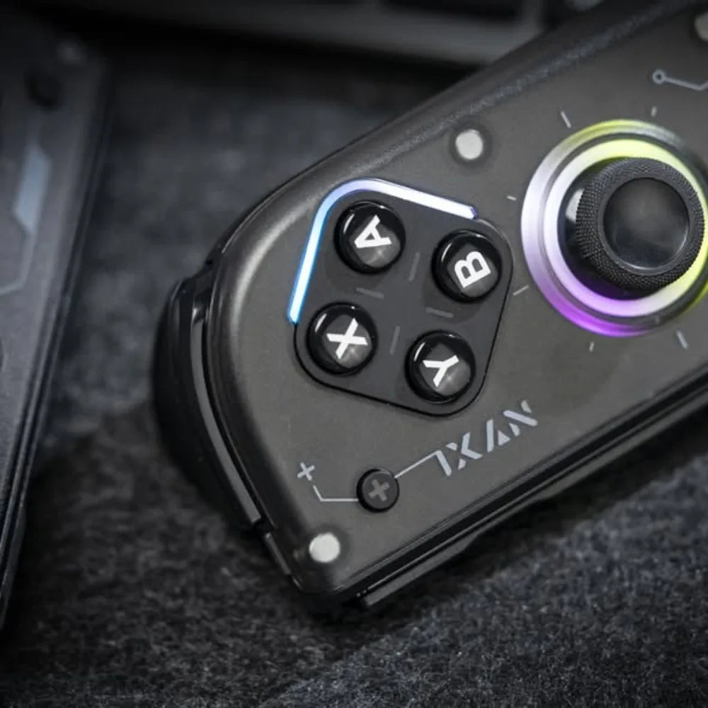 Wireless gaming controller